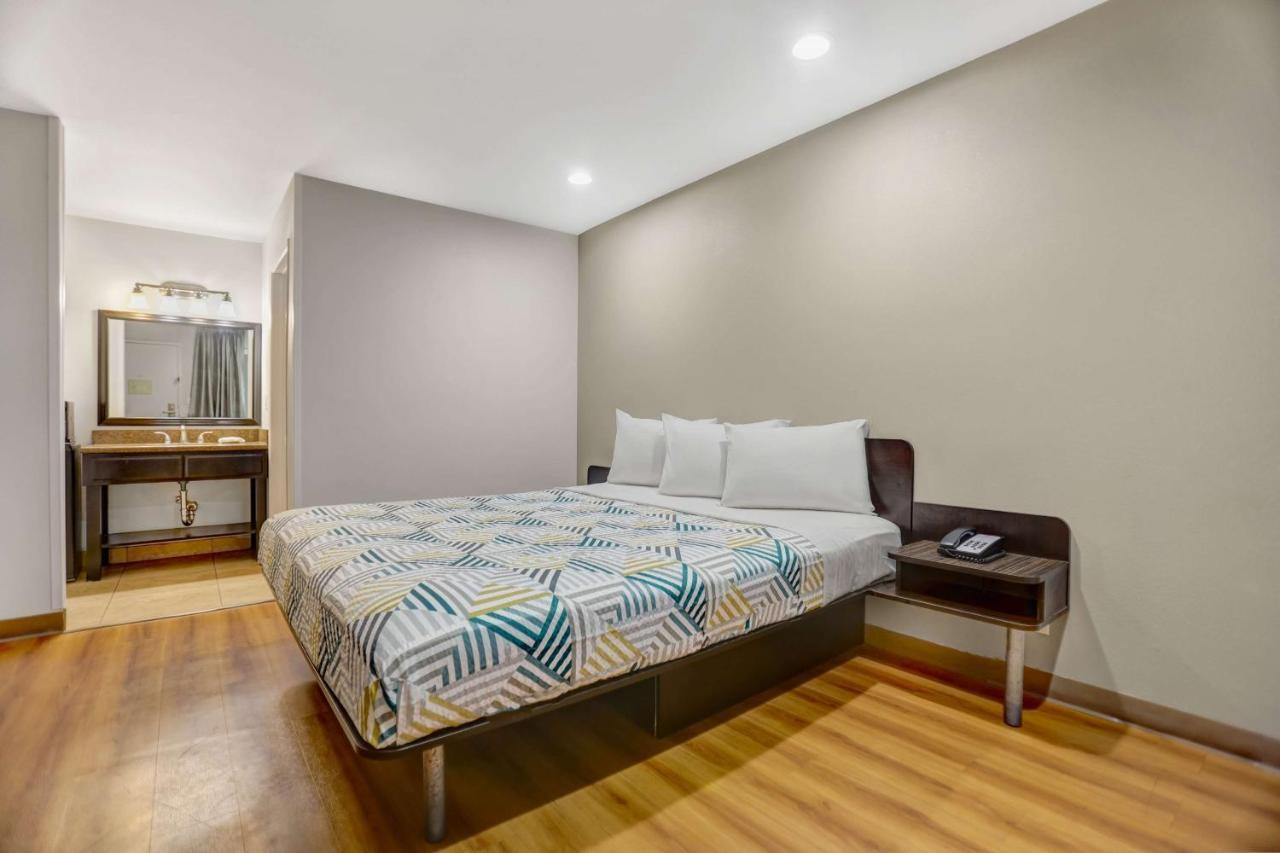 6-la Mesa, Ca 2* La Mesa