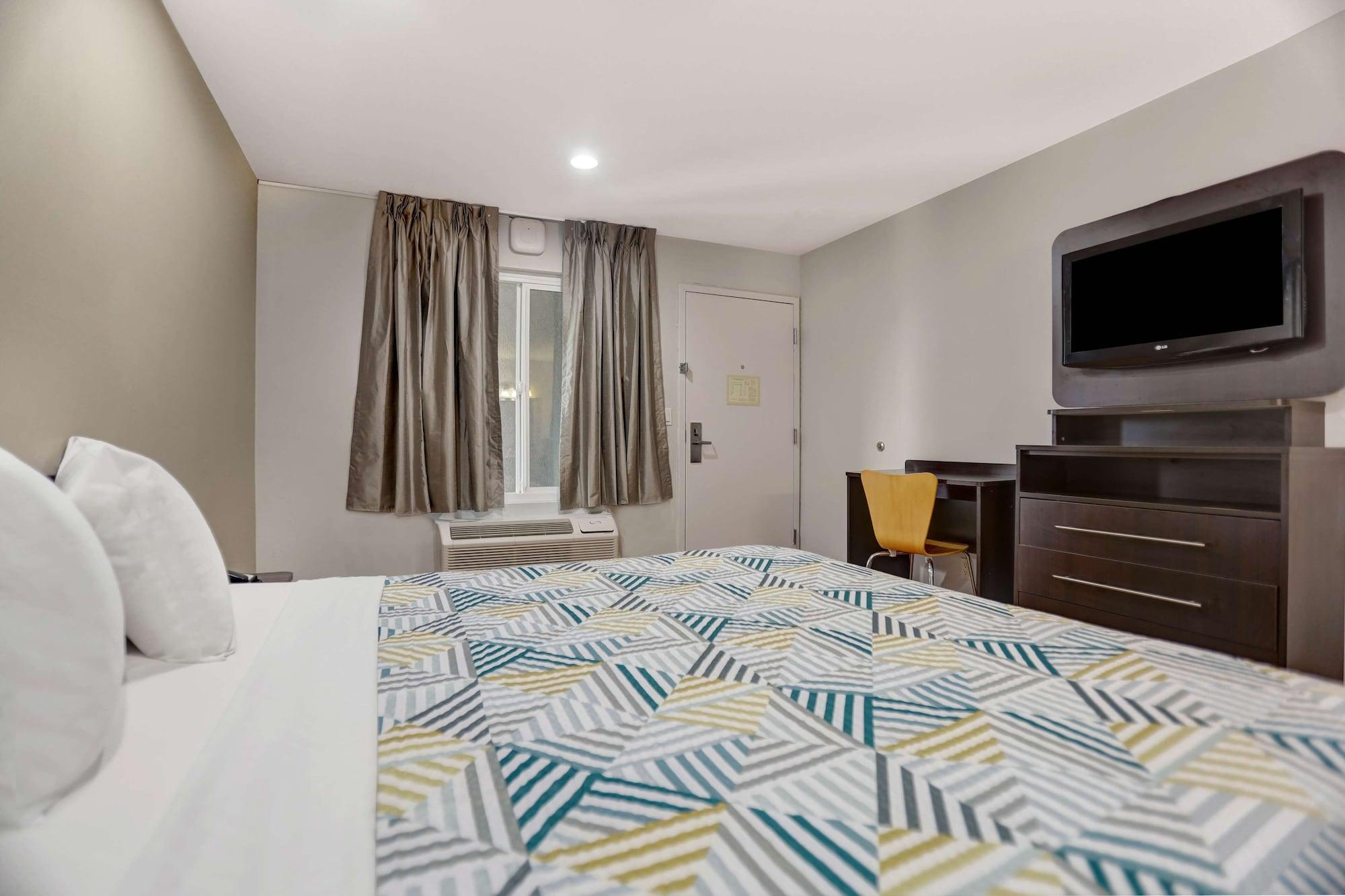 6-la Mesa, Ca Hotel