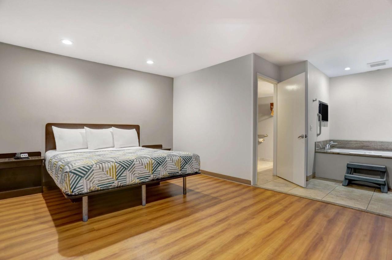 6-la Mesa, Ca Hotel 2*