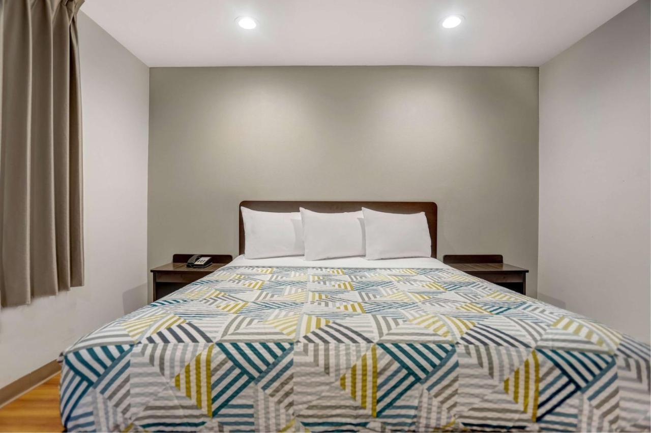 Hotel 6-la Mesa, Ca