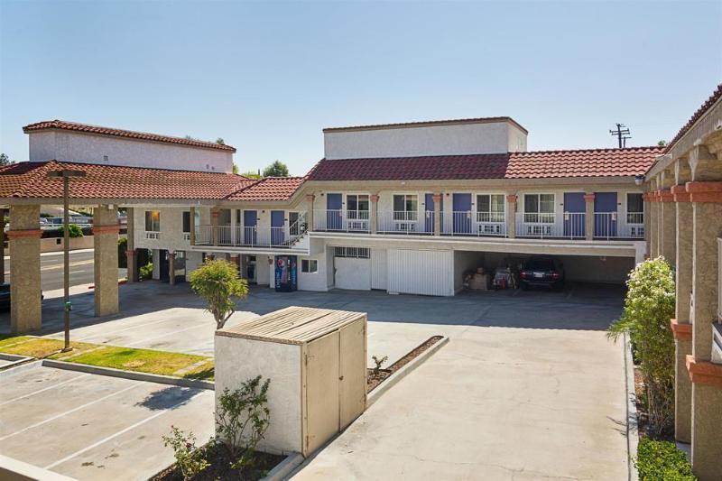 6-la Mesa, Ca Hotel
